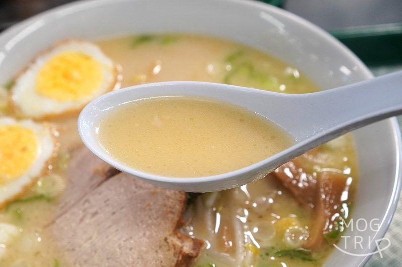 ラッキーピエロ 人見店「しおラーメン」スープ