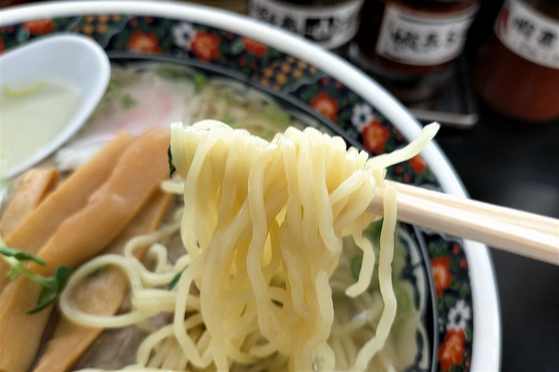 函館麺厨房あじさいの塩ラーメンの麺