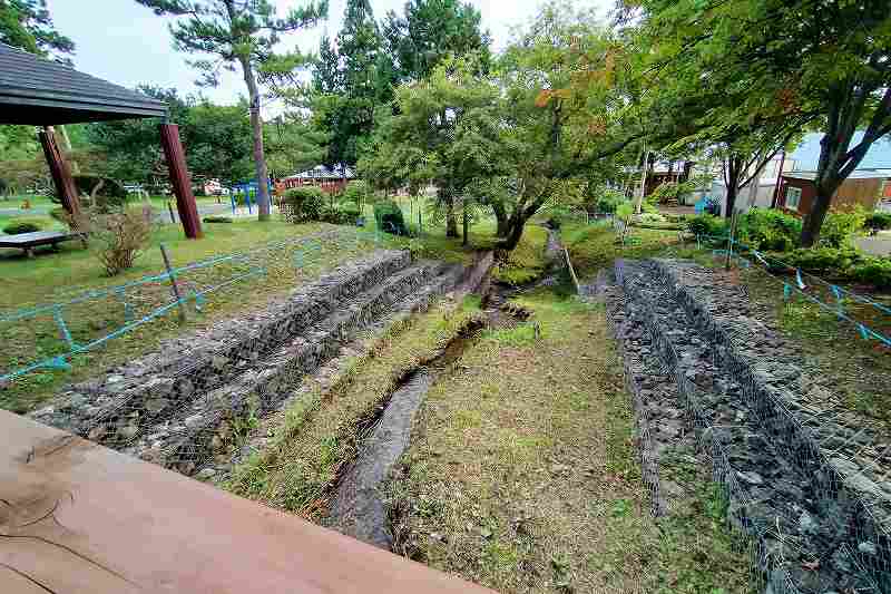 白石公園はこだてオートキャンプ場の小川