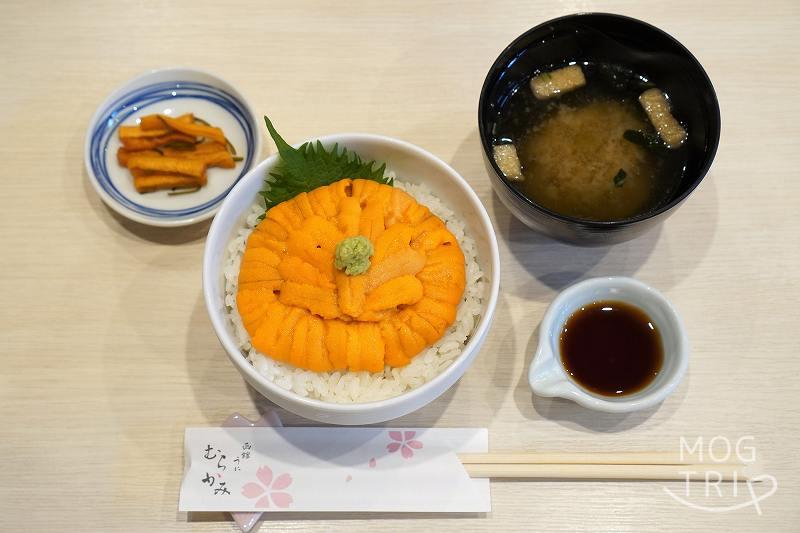 「函館朝市」うにむらかみのウニ丼