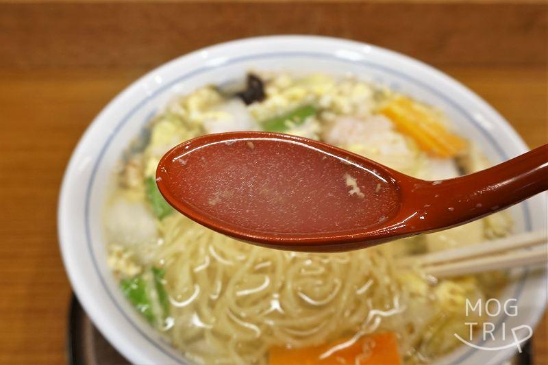 麺屋いなせ　海鮮五目ラーメンのスープ