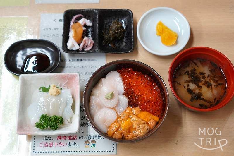 「函館朝市」きくよ食堂の巴丼