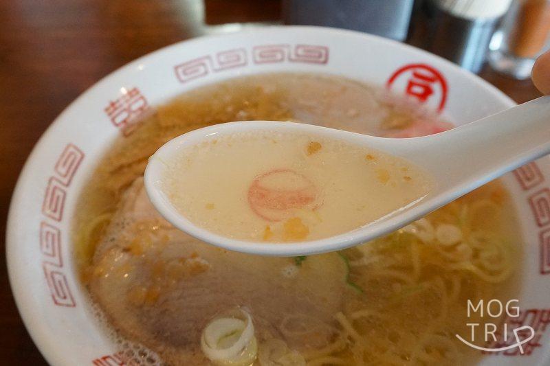 函館「新函館ラーメン マメさん」元祖マメさんラーメンしお　スープ